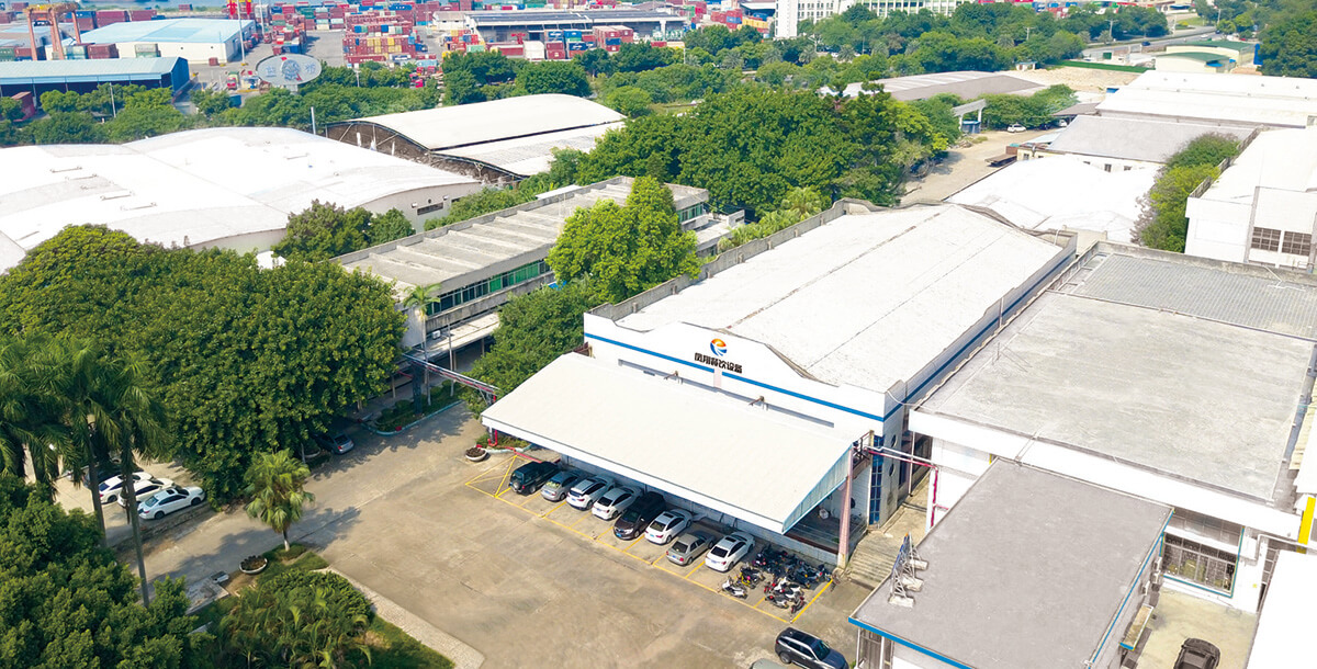 Overview of food machinery assembly line in operation 食品机械流水线运行概况