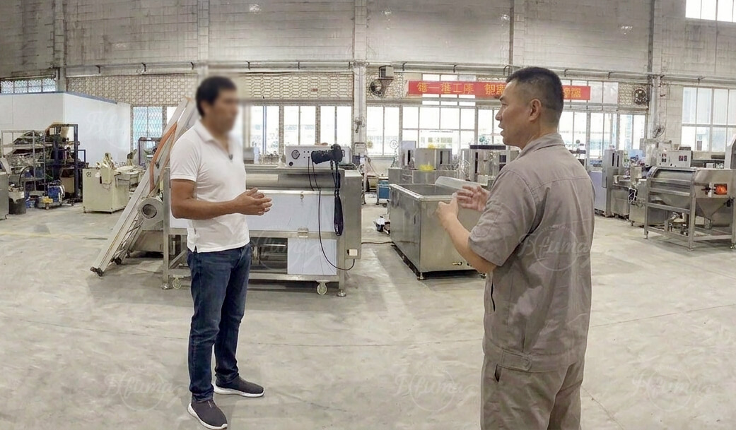 customer inspecting pumpkin processing machines on site 客户现场检查南瓜加工设备