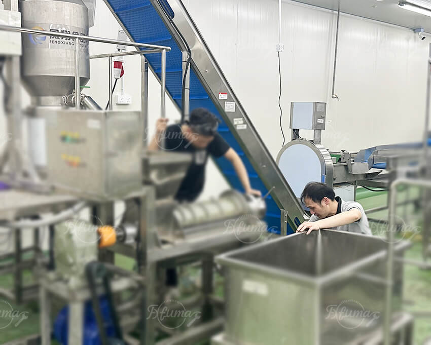 工程师安装班兰切割机